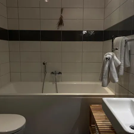 Riverpark - One-bedroom Near Downtown דירה