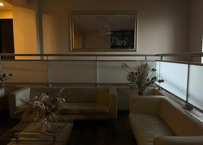 Riverpark - One-bedroom Near Downtown *